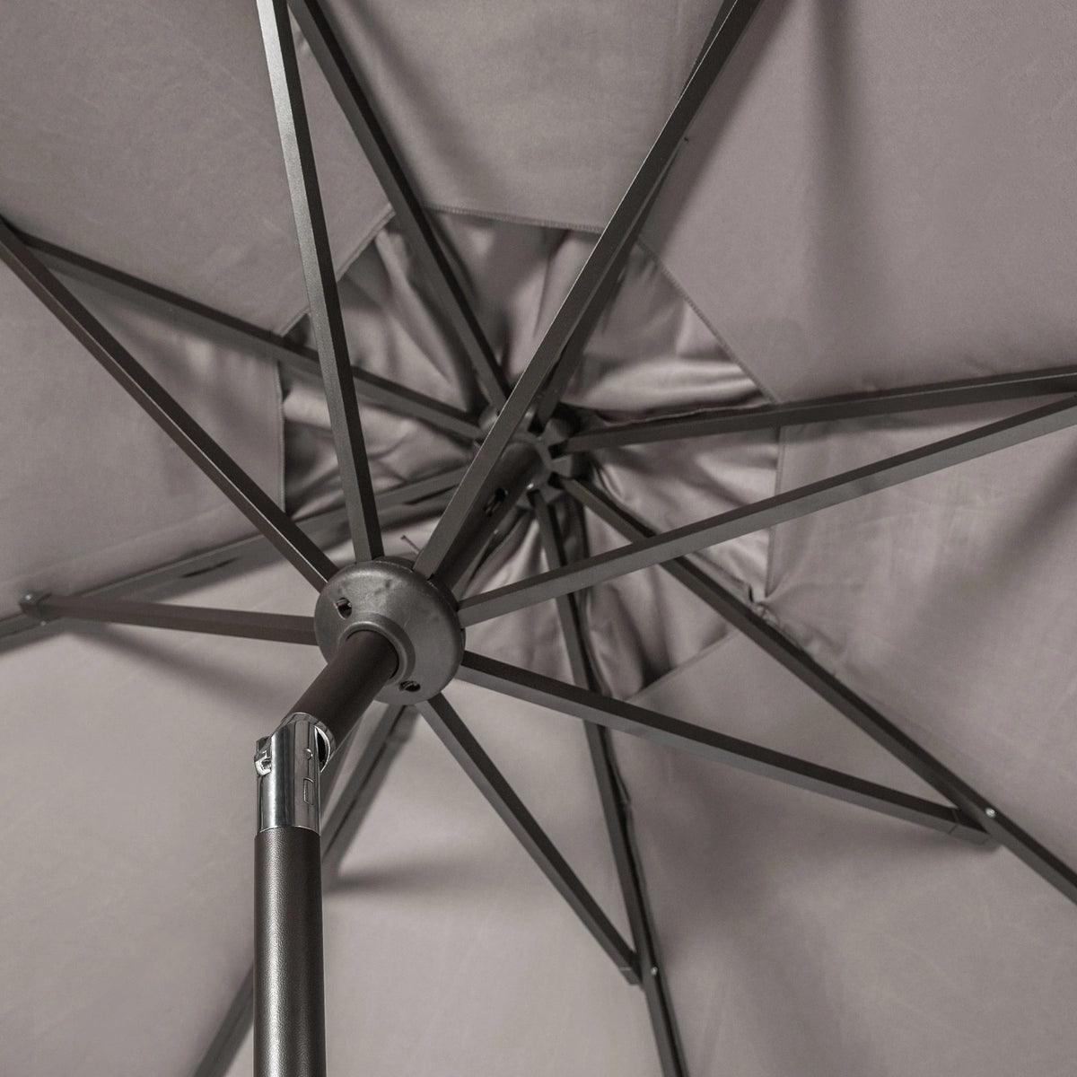 Safavieh Patio Umbrella 9' Crank Tilt Navy/White - Venice